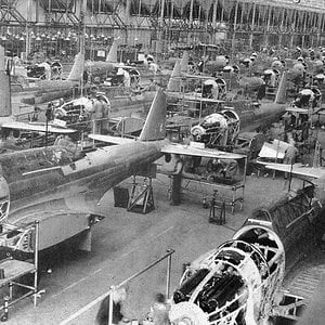 Fairey_Battles_under_construction_in_one_of_the_Shadow_factories_