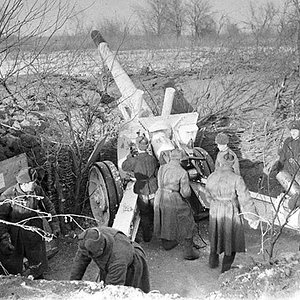 Soviet 152 cannon. The Winter 1943.