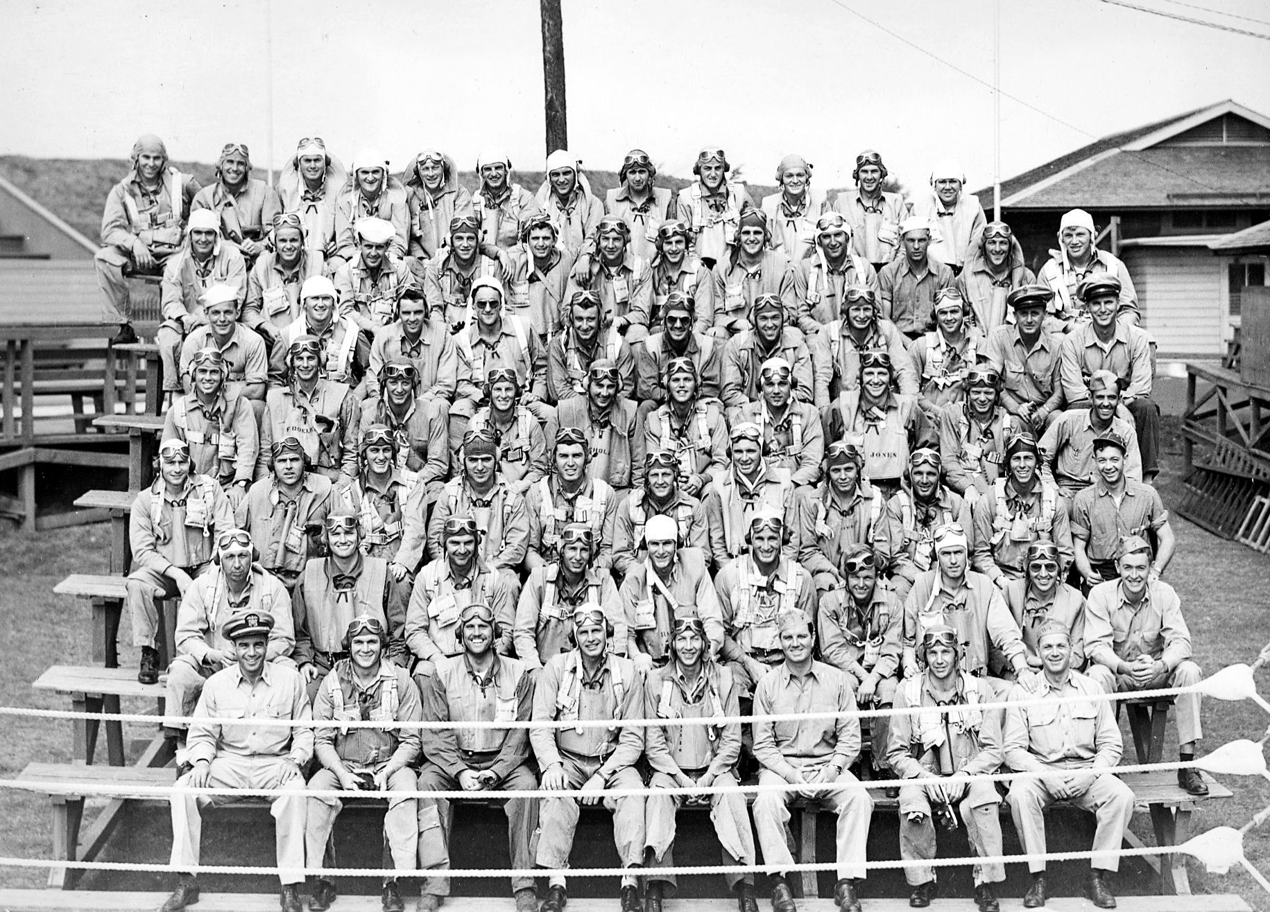 pilots-and-aircrewmen-of-torpedo-squadron-vt-10-pictured-on-maui-1943