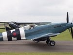 spitfire_pr_xix_taxis_past_388.jpg