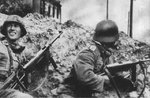 soldiers_armed_with_mp-40s_in_stalingrad_194.jpg