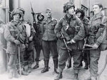 british_paratroopers_with_german_sergeant_106.jpg
