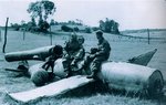 two_canadian_troops_on_a_v-1_926.jpg