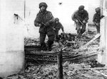 british_paras_advance_with_caution_in_arnhem_981.jpg