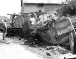 u.s_troops_investigate_destroyed_german_spgs_323.jpg