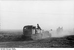 Bundesarchiv_Bild_101I-154-1990-36A%2C_Russland-Mitte%2C_Raupenschlepper_Ost.jpg