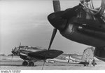 Bundesarchiv_Bild_101I-385-0582-06%2C_Flugzeug_Heinkel_He_111.jpg