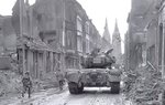 infantry_and_m26_advance_in_cologne_116.jpg