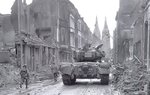 infantry_and_m26_advance_in_cologne_116.jpg