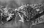 Das Bild zeigt eine Luftaufnahme vom 15. oder 16. April 1945, aufgenommen vor der Bombardierung..jpg