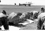 Bundesarchiv_Bild_101I-341-0481-39A,_Frankreich,_Luftwaffe_bei_Vorbereitungen.jpg