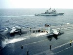 f18_on_carrier_-_800x600_459.jpg