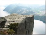 59190699_alone_on_preikestolen.jpg