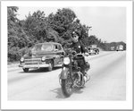 Policeman_motorcycle_122988153_685e3b13e0_b.jpg