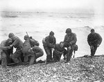 D%20DAY%20MEN%20ON%20BEACH%20(Use)%20d-day04.jpg