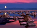 Moonrise at Mono Lake, California.jpg