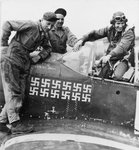 354 WRW_Woodys Maytag_crew_43-6520_apr1944 [lenfest and wood.jpg