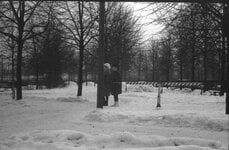 Girls Near Brandenburg Gate.jpg