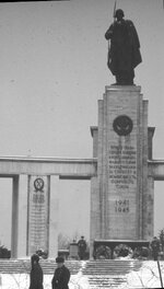 Soviet War Memorial W. Berlin a.jpg