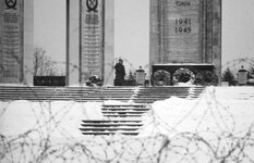 Soviet War Memorial W. Berlin5 a.jpg