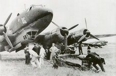 1-fw-200c-condor-kg40-loading-sc-250-bombs-01_imagesia-com_7med_large.jpg