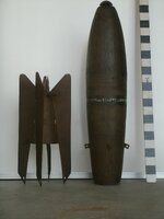 U.S. Mk II 20 lb bomb, empty, dismantled.JPG