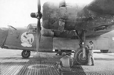 B-24J_42-72998_Bugs_Bomby.jpg