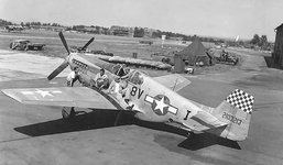 42 103213 F 6C Mustang 9AF 67TRG162TRS 8VI Azel (L) Bommerang (R) Germany 1945 ASISBIZ.png