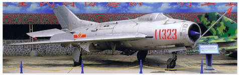 Shenyeng J-6 III %22Red 11323%22 at the PLAAF Museum.png