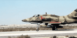 A Kuwaiti AF A-4 Skyhawk during Operation Desert Shield 1992 .png