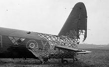 Wellingto 220px-Mark_X,_HE239_'NA-Y',_of_No._428_Squadron_RCAF_(April_1943).png