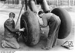 Bundesarchiv_Bild_101I-668-7162-06A%2C_Flugzeug_Heinkel_He_177%2C_Fahrgestell.jpg