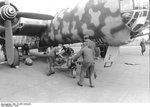 Bundesarchiv_Bild_101I-676-7970A-23%2C_Flugzeug_Heinkel_He_177.jpg