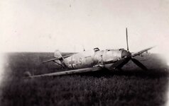 Messerschmitt Bf 109E7B 8.ZG1 S9+BS landing mishap Belgorod Ukraine June 1942-01.jpg