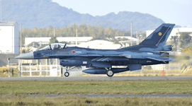 Mitsubishi F-2A '13-8520' Tsuiki 2012 AIRFI.png