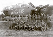 42-87594-B-25D-Mitchell-13GAP-then-229GBAP-14GBAP-09-with-crew-in-Uman-airfield-Russia-1944-01.jpg