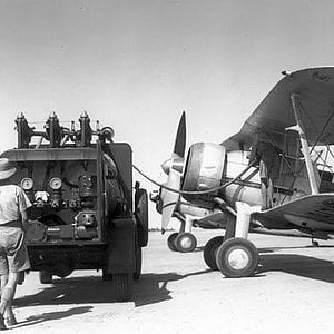 gloster-gladiator-refuell-lybia-1940