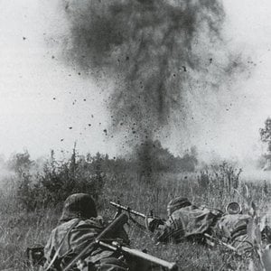 SS soldiers under fire