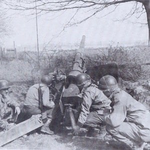 US anti-tank gunners