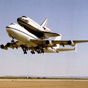 Antonov_AN-225_Cossack_Lifts_Off_With_Space_Shuttle