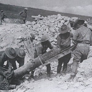 Australian mortar crew