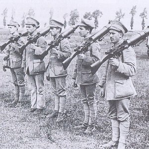 Portuguese machine-gunners