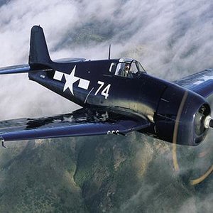 F6F-5 Hellcat 800 x 600