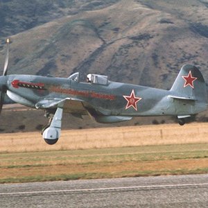 Yak-3  800 x 600