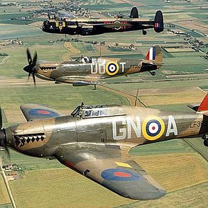 Hurricane Spitfire and Lancaster  800 x 600