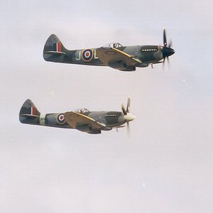 2 x Spitfire 800 x 600