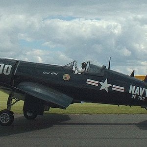 F4U_Corsair_taxying_col_