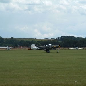 P39_Airacobra_landing-2_col