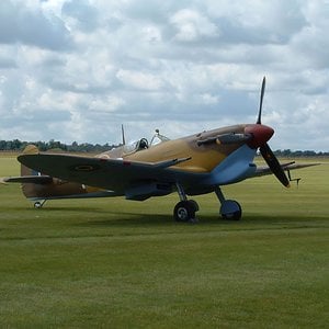 Spitfires_on_flightline_3_col