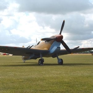 Spitfires_on_flightline_7_col